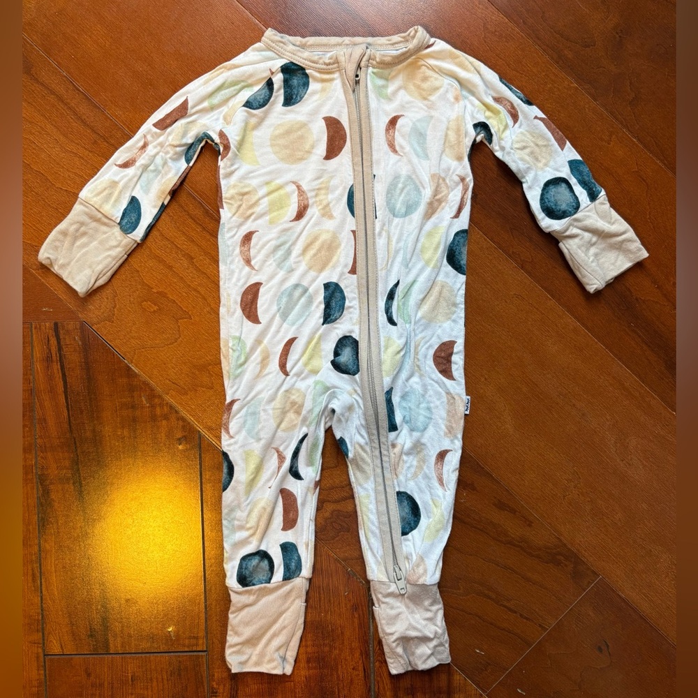 Little Sleepies Luna neutral zippy